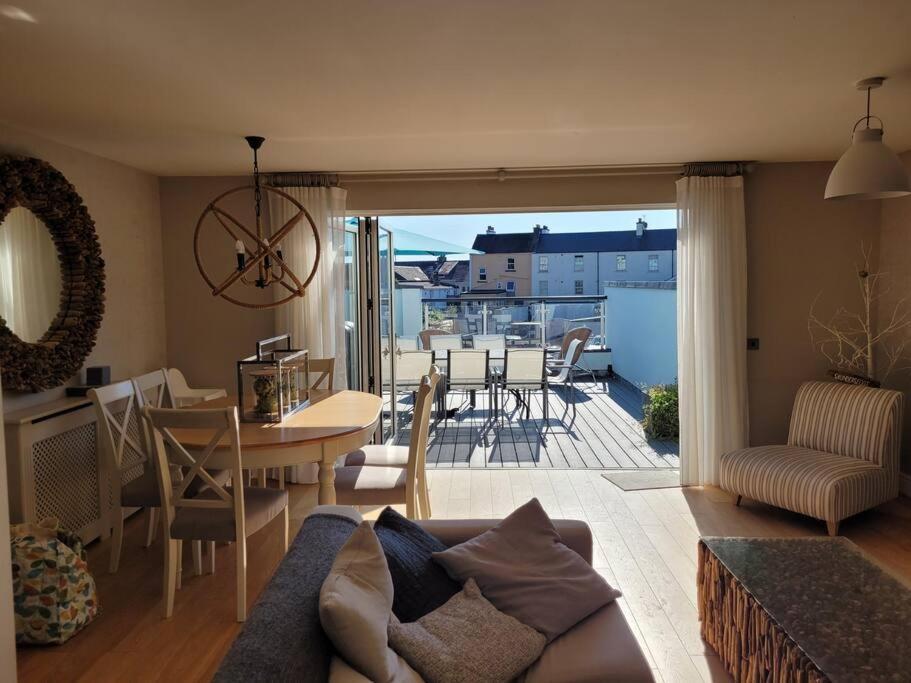Central Modern Townhouse In Saundersfoot Exterior foto