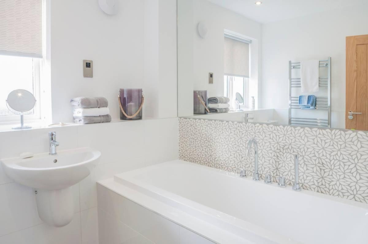 Central Modern Townhouse In Saundersfoot Exterior foto